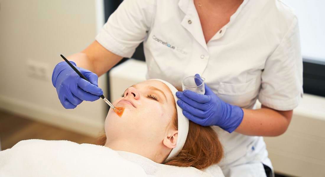 Medizinische Peelings Bei Cosmetique Totale